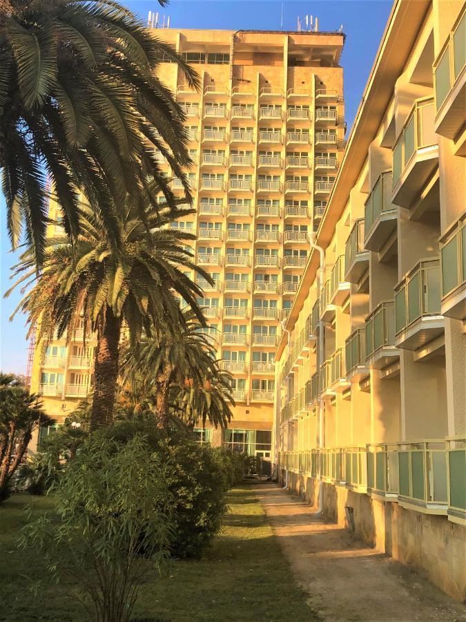 Amza Park Hotel Gagra Ngoại thất bức ảnh