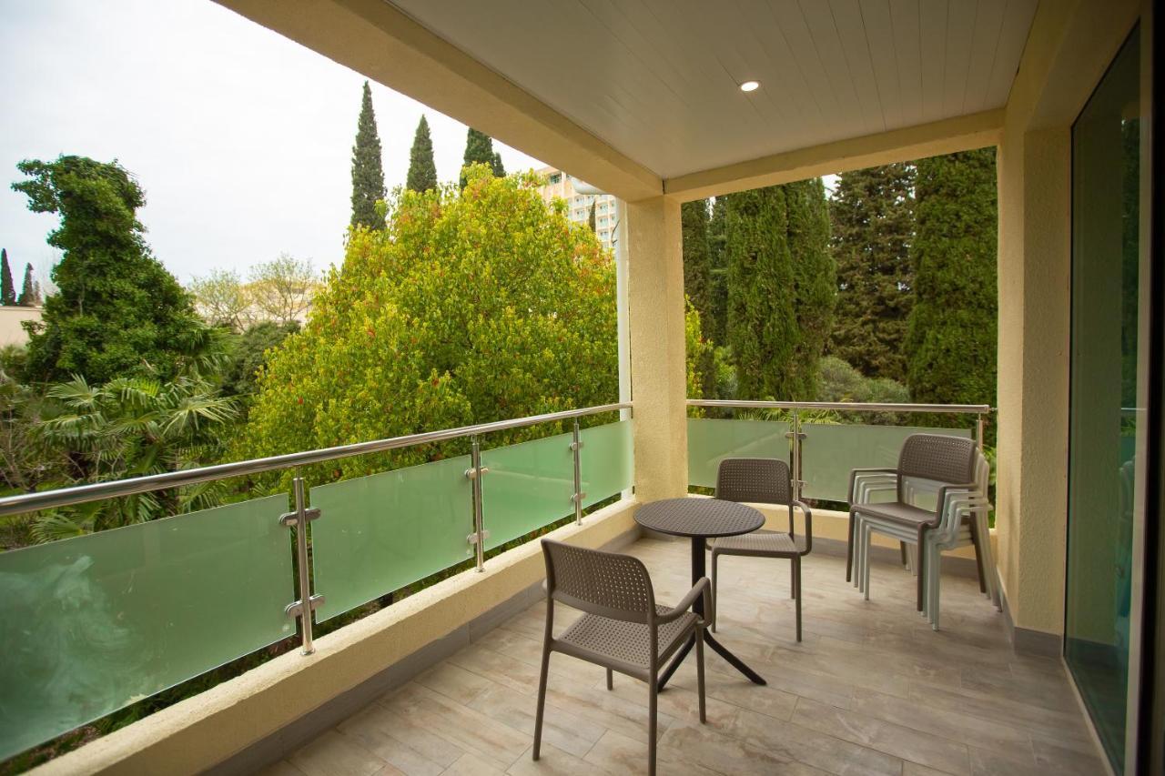 Amza Park Hotel Gagra Ngoại thất bức ảnh